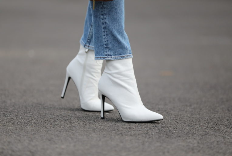 como vestir botas blancas, botas blancas con estilo, tendencia botas blancas, como combinar botas blancas, look con botas blancas, estilo, asesora de imagen, fashion, moda